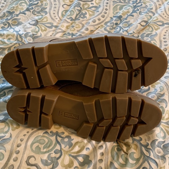 Brand new! Suede boots with Sherpa lining. Size 10 - Picture 6 of 6